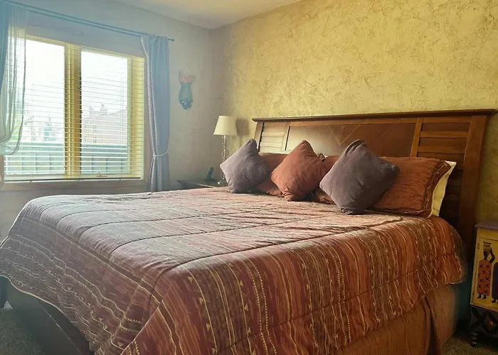 Best Location In The Heart Of Lions Head, Ski Lockers, Jacuzzi And Pool