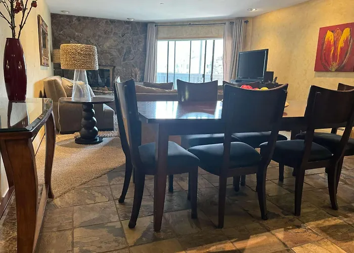 Best Location In The Heart Of Lions Head, Ski Lockers, Jacuzzi And Pool