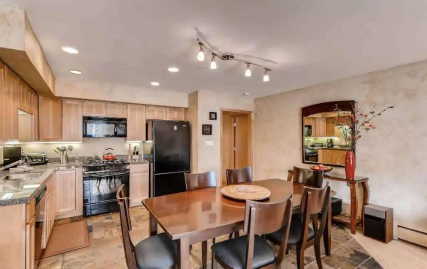 Apartment Location In The Heart Of Lions Head, Lockers, Jacuzzi And Pool