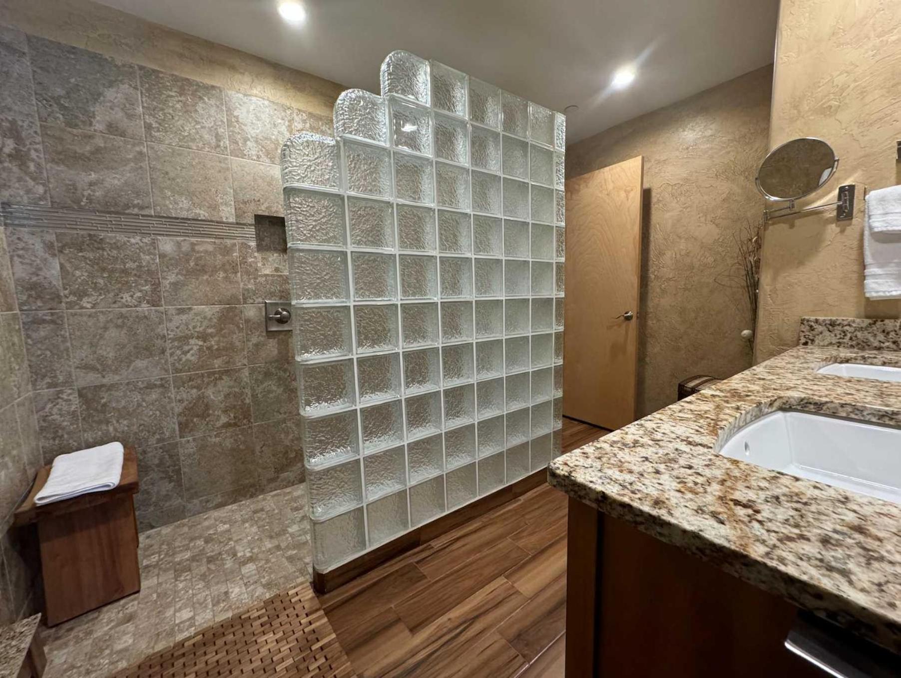 Location In The Heart Of Lions Head, Lockers, Jacuzzi And Pool *