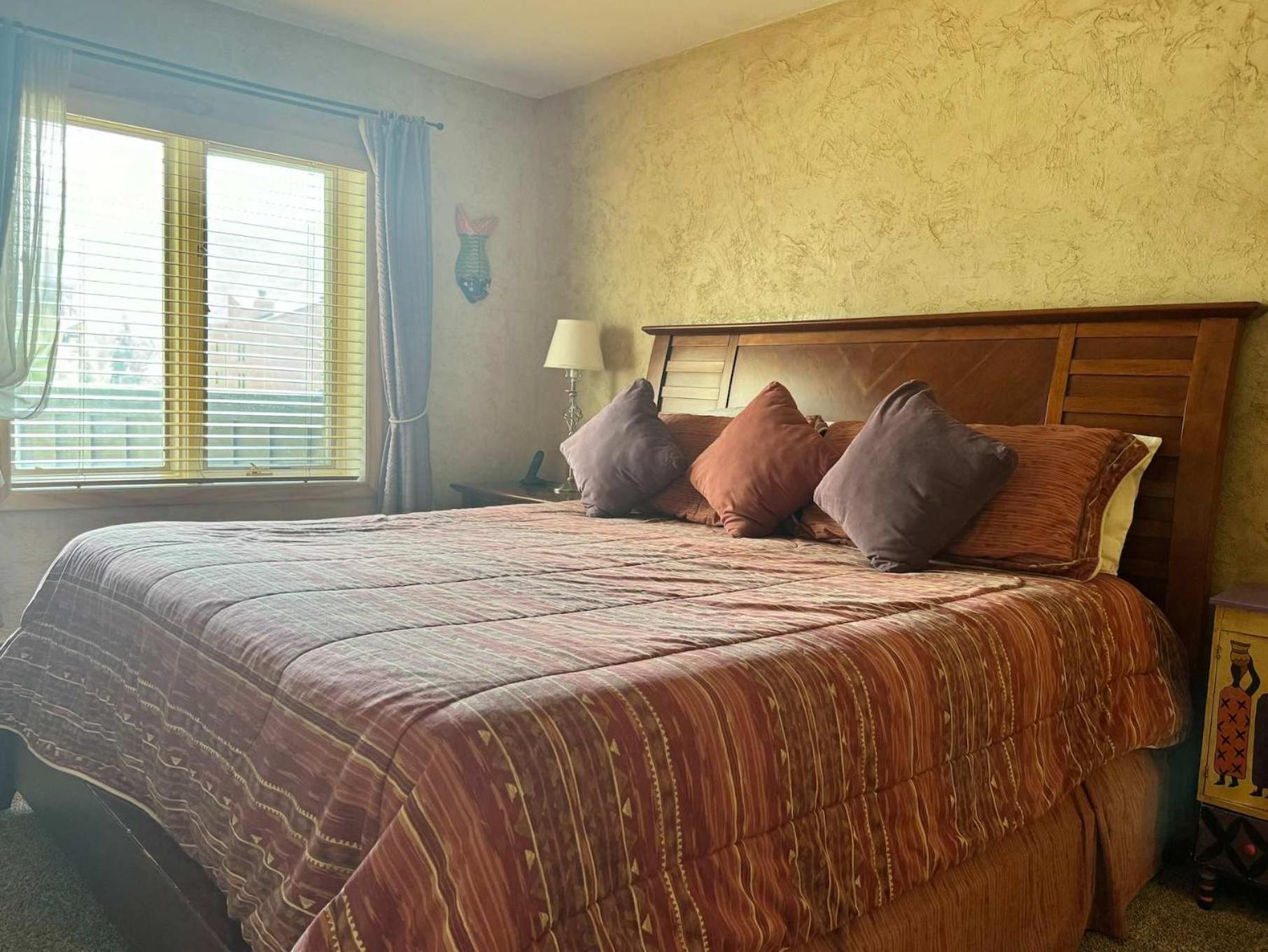 Location In The Heart Of Lions Head, Lockers, Jacuzzi And Pool