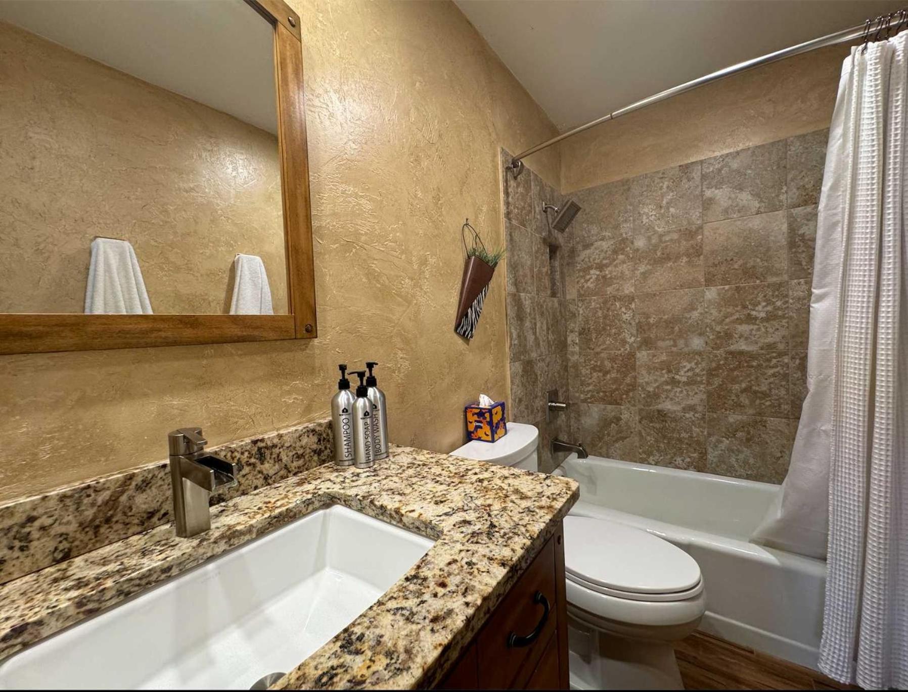 Location In The Heart Of Lions Head, Lockers, Jacuzzi And Pool *