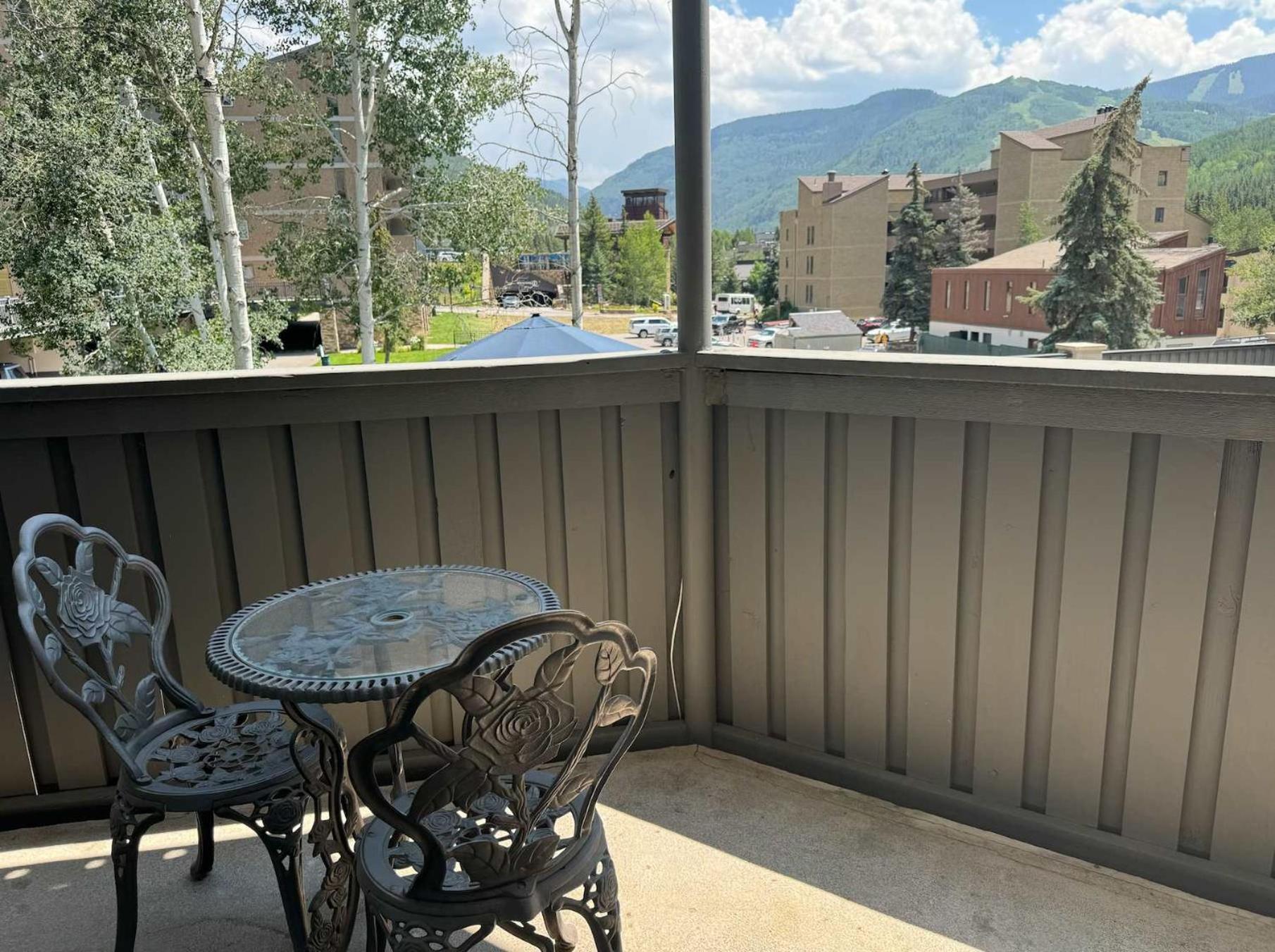 Location In The Heart Of Lions Head, Lockers, Jacuzzi And Pool Apartment